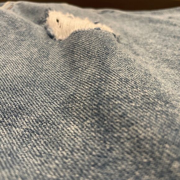 ~ Forever 21 sz 29 Jean Shorts Frayed Raw Hem Ripped Cut Offs Medium Blue Denim - Picture 12 of 15